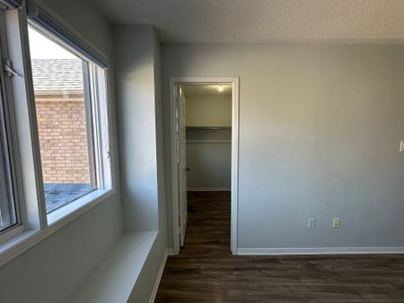 For Lease - 3918 Zenith Court, Mississauga, Ontario - Photo 5