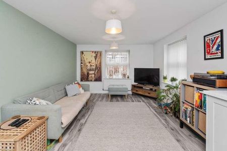 Partington Square, Runcorn, WA7 - Photo 2