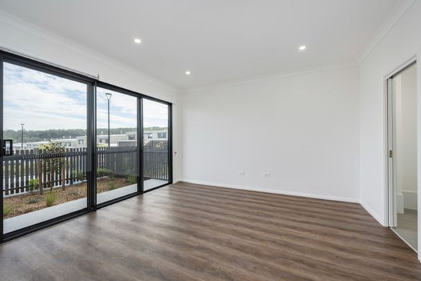 Modern 3-Bedroom Townhouse with Style and Convenience - Photo 1