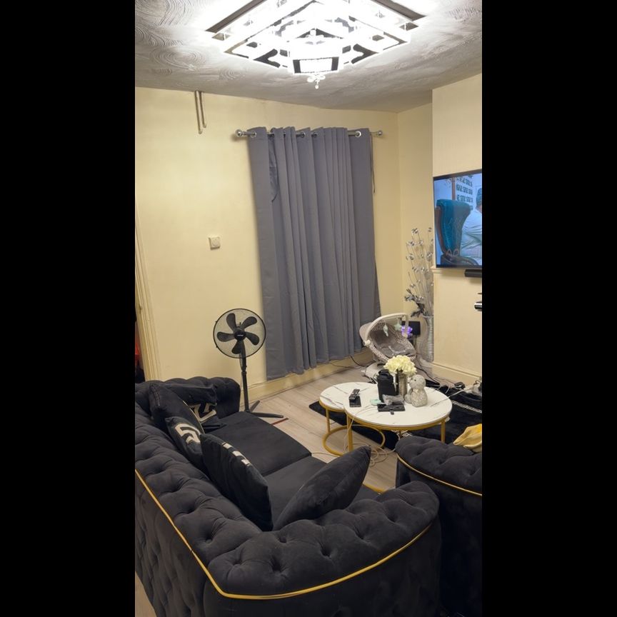 Room in a Shared House, Beverley St, M9 - Photo 1