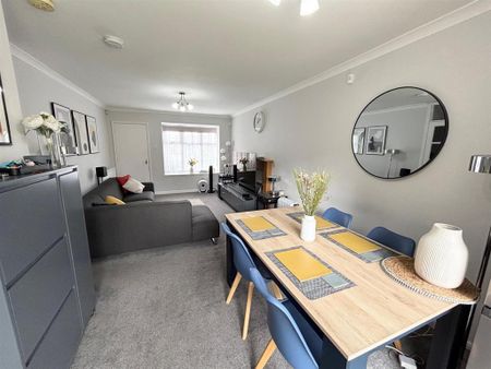 3 bedroom semi-detached house to rent - Photo 2