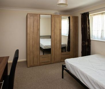 5 bedroom semi-detached house to rent - Photo 4
