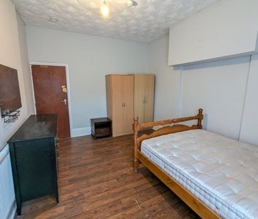 Room in a Shared Flat, Harlesden Road, NW10 - Photo 2