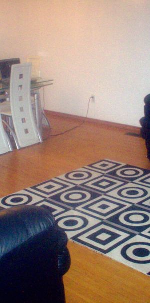 Beautiful bright lrge 3bdrm MAIN FLOOR of house - Photo 1