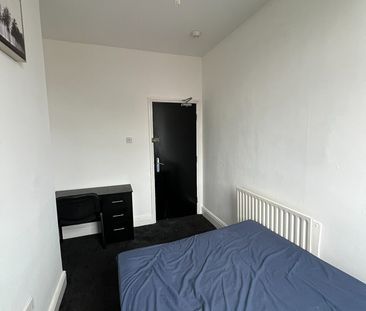 Room in a Shared House, Croft Street, M7 - Photo 3