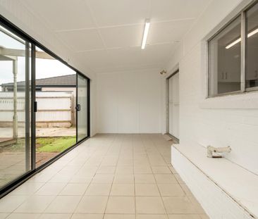 In the HEART of Melton - Photo 5