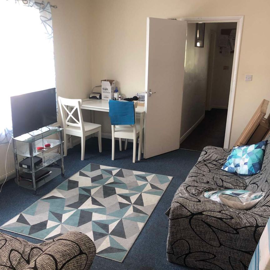 Cromwell Road Room 7 - Photo 1