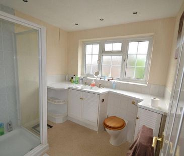 3 bedroom semi-detached house to rent - Photo 6