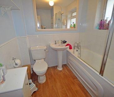 3 bedroom terraced house to rent - Photo 6