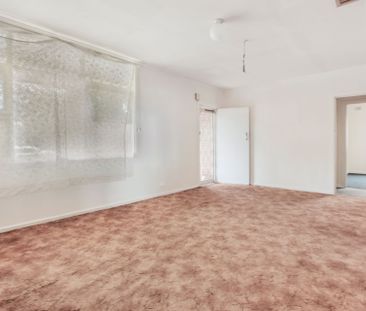 Bright, Breezy & Perfectly Positioned Family Friendly Home - Photo 5