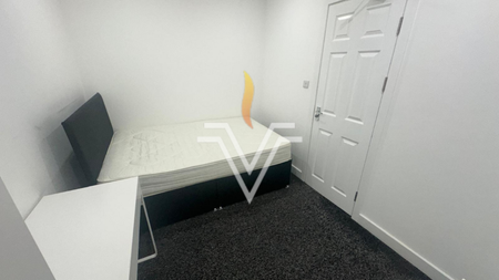 4 bedroom terraced house to rent - Photo 3