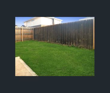 Contemporary TWO bedroom Townhouse in Altona North! - Photo 2