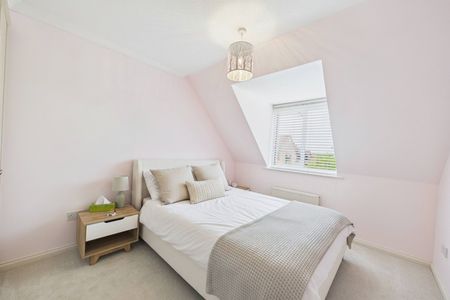 4 bedroom House in The Hawthorns, Reading - Photo 5