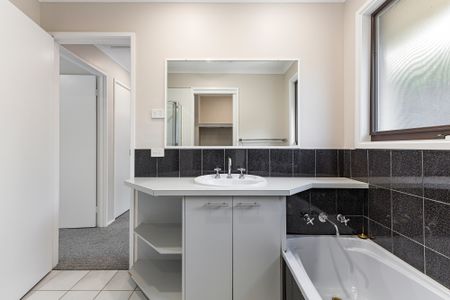 2/32 Barnett Street, Hampton VIC 3188 - Villa For Rent | Domain - Photo 4