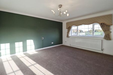 4 bedroom detached house to rent - Photo 3