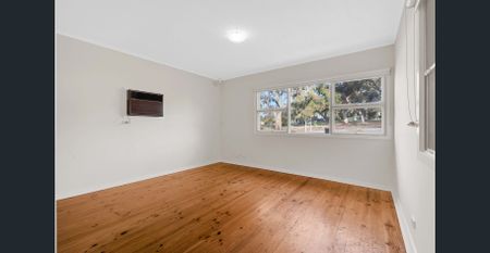 Character Family Home! - Photo 4