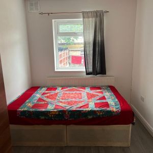 Room in a Shared House, Hampton Road, IG1 - Photo 3