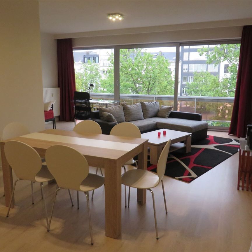 Gemeubeld appartement met één slaapkamer en parking op Antwerpen Zuid! - Foto 1