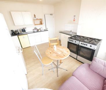 Wayside, Bournemouth, BH1 - Photo 2