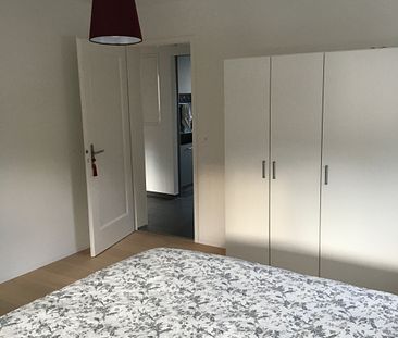 Bel appartement rénové de 3 pièces avec place de parking dans un endroit calme à Zurich - Foto 4