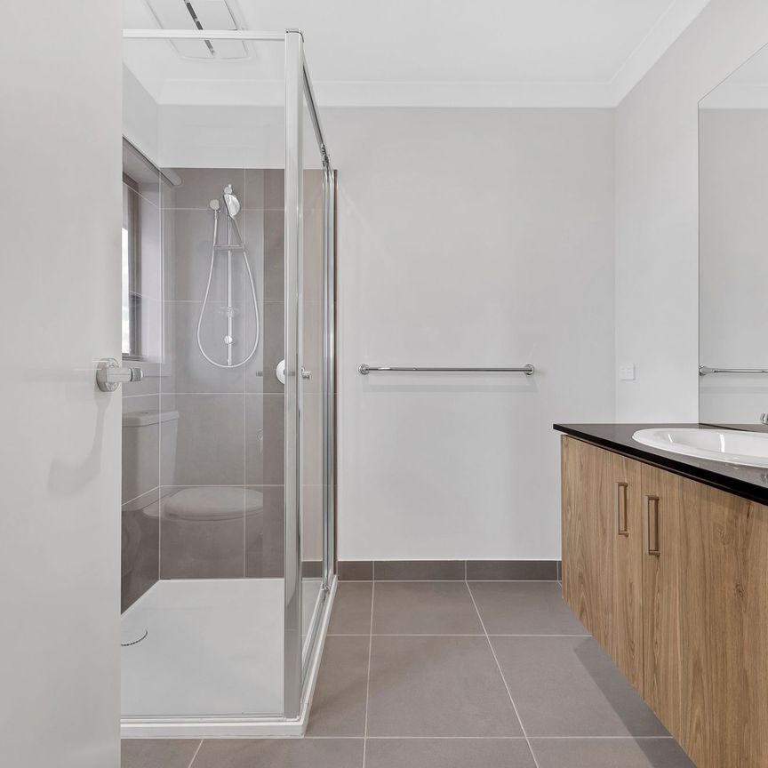 Spacious Double-Storey Home for the Growing Family! - Photo 1