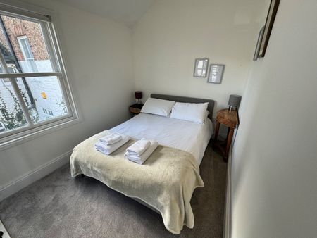 1 Bed Flat, Garden Devoshire Place, BN2 - Photo 2