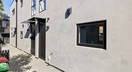 Brand New 1-Bedroom Apartment – Inner-City Living at Its Finest - Photo 3