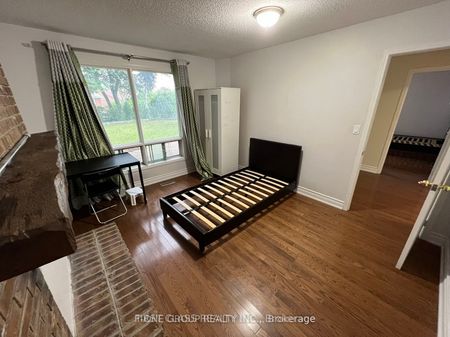 For Lease - 225 Kingslake Road Unit# Main & Basement, Toronto, Ontario - Photo 2