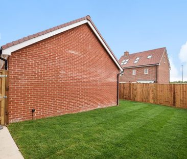 3 bedroom semi-detached house to rent - Photo 1