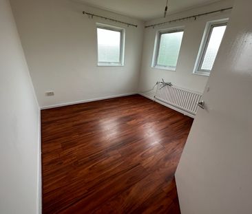 3 bedroom house on Vauxhall Close, CV1 5JH area - Photo 2