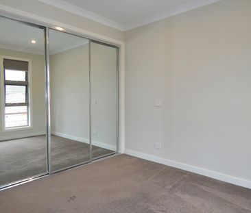 Luxury Townhouse in Prime Location! - Photo 3