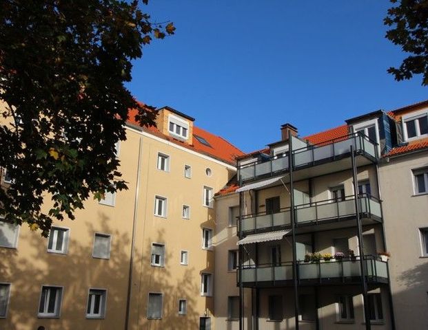 Perfekt für Singles - kleine DG-Wohnung mit Balkon und Fassadenvollwärmeschutz - Foto 1