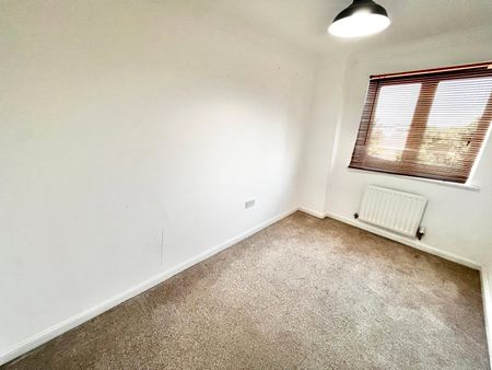 Zeus Road, Southend-on-Sea, Essex, SS2 4GE - Photo 2