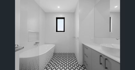 Luxury Townhouse in Prime Location - Photo 5