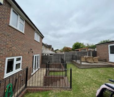 1 bedroom in a house share to rent - Photo 2