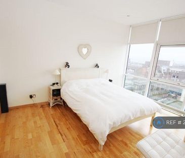 1 bedroom in a flat share to rent - Photo 2