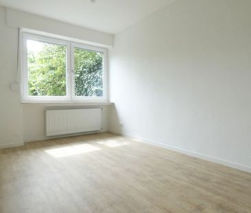 ** Modernisierte Wohnung mit großer Wohnküche in zentraler Lage von... - Photo 1