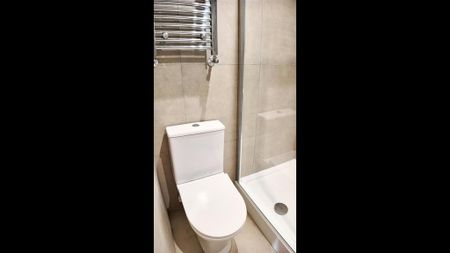 1 bedroom in a house share to rent - Photo 4