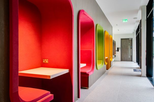 Water Facing Two bedroom apartment @ Opus, 6 Hanover Quay, Grand Canal Dock, Dublin 2. - Photo 1