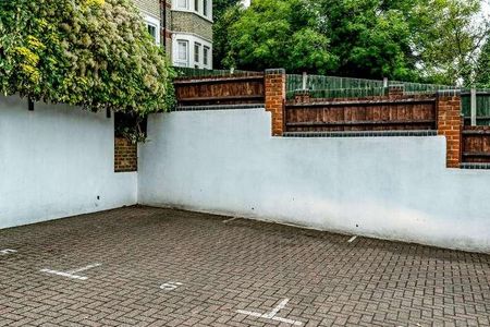 London Court, London Road, High Wycombe, HP11 - Photo 2