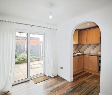 3 bedroom semi-detached house to rent - Photo 4