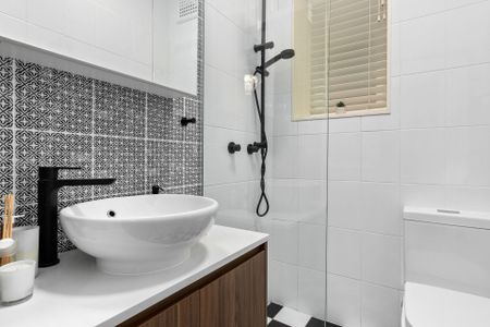 Neat and Central Studio in Palms - Photo 3