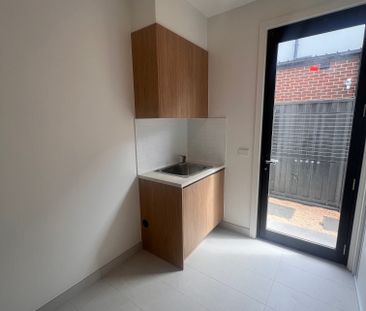 6A & 6B Besant Street, Hampton East VIC 3188 - Townhouse For Rent |... - Photo 5
