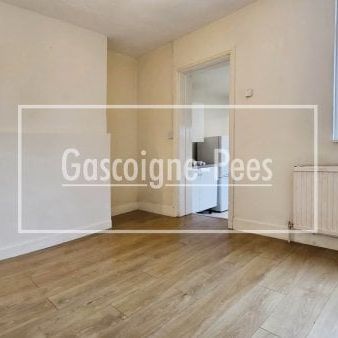 Worplesdon Road, Guildford - Photo 1