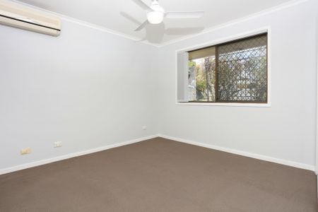 Renovated 3-Bed Home with Large Workshop & Outdoor Living! - Photo 4