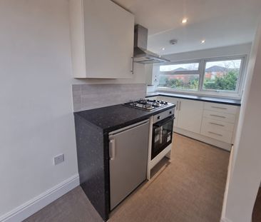 2 Bed Flat, Selborne Gardens, NW4 - Photo 1