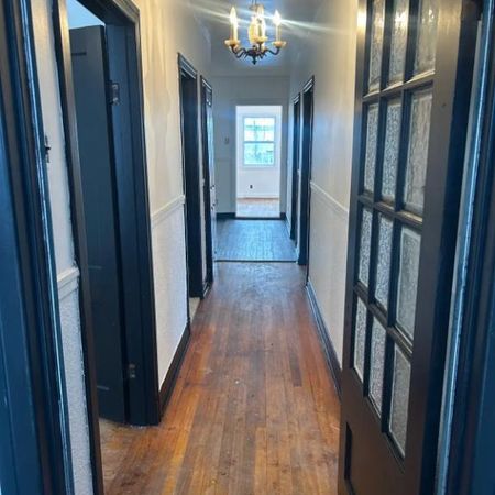 Grand 6 1/2 ; 4 chambre 1 salle de bain (2e étages d'un duplex) - Photo 4