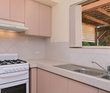 WELL MAINTAINED VILLA IN TIDY COMPLEX - Photo 6
