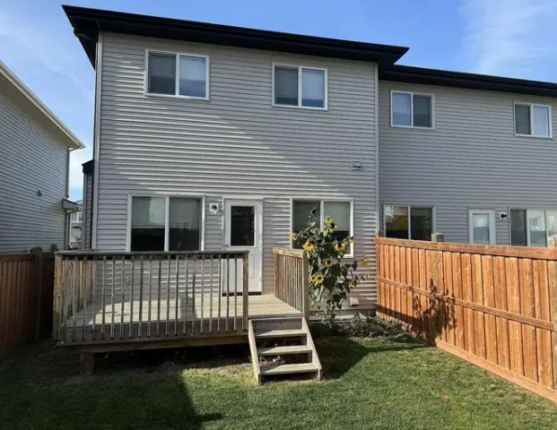 3 Bedroom town home on a quiet street near schools and parks | 8538 Cushing Place Southwest, Edmonton - Photo 1