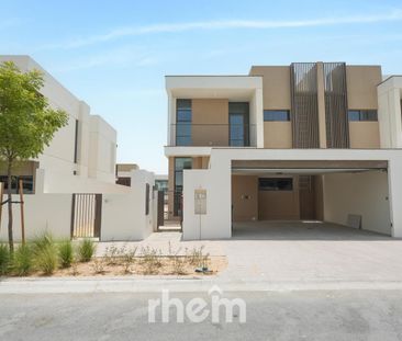 Great Location | Elevated | Close To Amenities - Photo 2